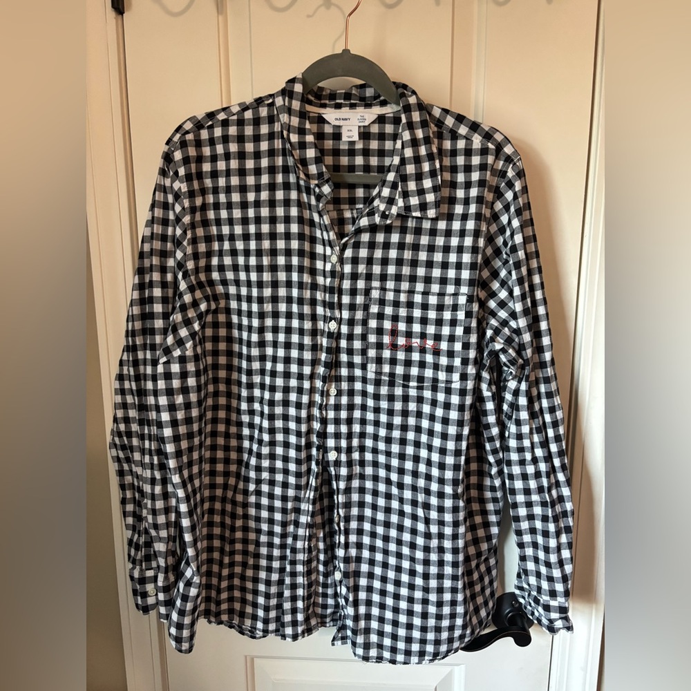 🚨🚨4/$20 Sale!🚨🚨Women’s Old Navy black white “Love” gingham button down shirt XXL